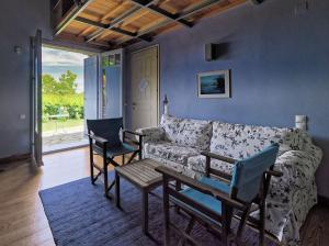A seating area at Tsagkarada Country Estate with Pool