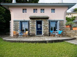 The building in which the holiday home is located