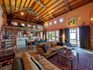 A seating area at Tsagkarada Country Estate with Pool
