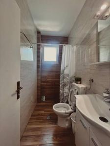 Bilik mandi di Apartman Cherry