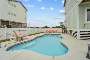 a swimming pool on the patio of a apartment building at Island Oasis in Salvo