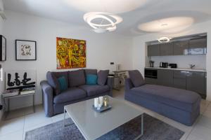 Kuchyňa alebo kuchynka v ubytovaní 2 pièces avec clim, terrasse, piscine, 100m plage