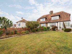 バッドにあるNumber 37の庭の芝生の家