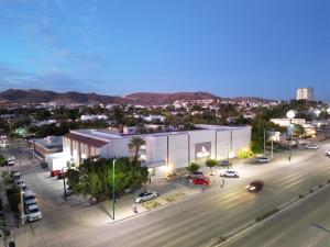 an overhead view of a city with a building and a street at Hotel Bugambilia in Hermosillo