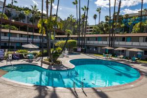 A piscina localizada em Kings Inn ou nos arredores