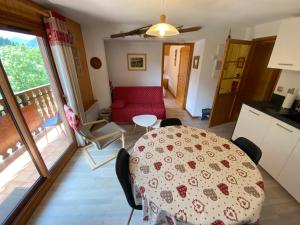 Kuchyňa alebo kuchynka v ubytovaní Appartement paisible à Châtel avec Multi Pass dès 3€/jour, proche centre et jardin d'enfants - FR-1-693-12 + 10 fotografií