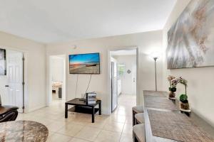 a living room with a couch and a table at Delray, easy walk to downtown, free parking (315W) in Delray Beach