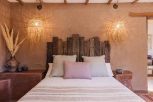 Ένα ή περισσότερα κρεβάτια σε δωμάτιο στο Our Habitas Atacama
