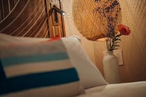 a vase with a flower in it next to a lamp at Renaissance Wind Creek Aruba Resort in Oranjestad