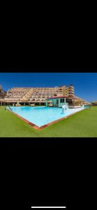 Basen w obiekcie Apartamento perla marina lub w pobliżu