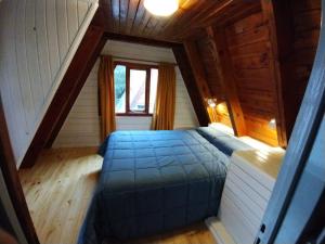 an attic room with a bed in a house at Rayen hue in Esquel