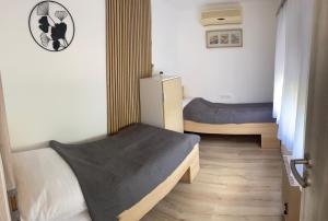 Postel nebo postele na pokoji v ubytování SunSet Beach Apartman