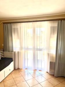 Postel nebo postele na pokoji v ubytování SunSet Beach Apartman