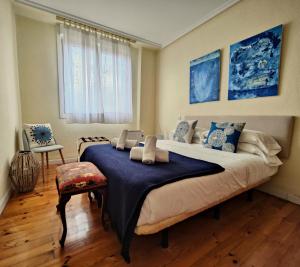 a bedroom with a large bed and a window at Apartamento Plaza de la Paz in Haro