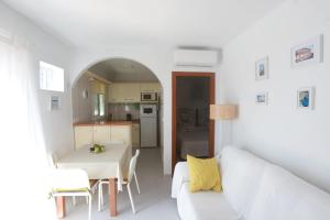 Kuchyň nebo kuchyňský kout v ubytování TU CASA CERCA DEL MAR