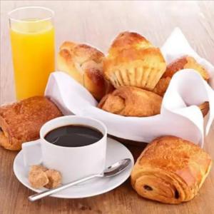 Morgenmad for gæster der bor på Chambres d'hôtes Drome