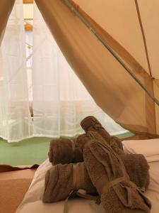 Postel nebo postele na pokoji v ubytování Camping Tents with Garden Hanging Bed