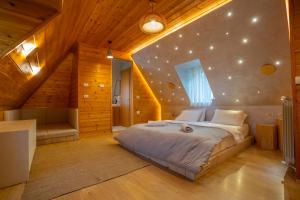 Postel nebo postele na pokoji v ubytování Hotel Restaurant Alpet Theth