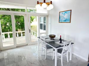 Fotografie z fotogalerie ubytování Oceanfront 3 bedrooms, 4beds, AC, WiFi, luxury villa v destinaci Woodlands