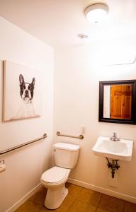 a bathroom with a toilet and a sink at Hotels Hébert in Bécancour