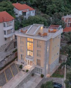 an overhead view of a building with a balcony at Apartments Bonazza in Petrovac na Moru