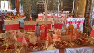 Gallery image of Restaurant-Pensiune La Danila in Zolt