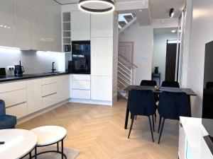 Köök või kööginurk majutusasutuses A stylish & cozy terraced house in Tartu