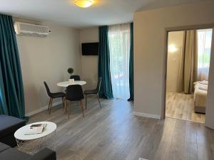 TV a/nebo společenská místnost v ubytování Lotos Apartments