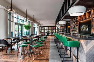 Restaurace v ubytování Sheraton Suites Calgary Eau Claire