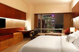 Postel nebo postele na pokoji v ubytování The Westin Guangzhou