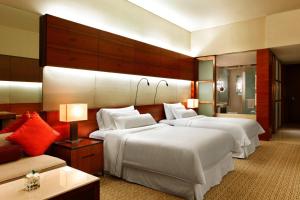 Postel nebo postele na pokoji v ubytování The Westin Guangzhou