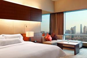 Postel nebo postele na pokoji v ubytování The Westin Guangzhou