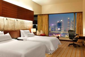 Postel nebo postele na pokoji v ubytování The Westin Guangzhou