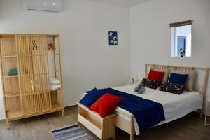 En eller flere senge i et værelse på Waterfront apartment - 4 sleeps + 34 billeder