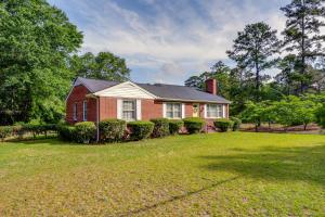 カムデンにあるPeaceful Camden Vacation Rental about 3 Mi to Town!の赤レンガ造りの家