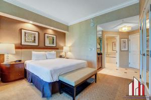 Ένα ή περισσότερα κρεβάτια σε δωμάτιο στο MGM Signature-29-607 F1 Track & Strip View Balcony +75 φωτογραφίες