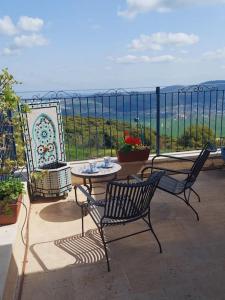 Balkón nebo terasa v ubytování Hararit View נוף הררית