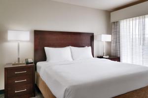Residence Inn by Marriott Houston I-10 West/Park Rowにあるベッド