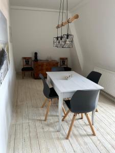 a dining room with a white table and chairs at Appartements im Katzensteinhaus in Rotenburg an der Fulda