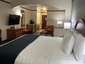 TV a/nebo společenská místnost v ubytování Budget Host Inn and Suites Cameron
