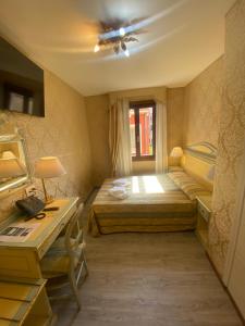 Postel nebo postele na pokoji v ubytování Hotel Falier + 37 fotografií