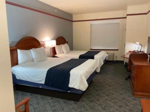 Postel nebo postele na pokoji v ubytování Budget Host Inn and Suites Cameron