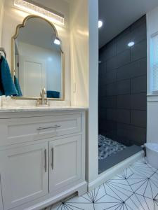 Bilik mandi di Crystal Sands Apartments +78 gambar