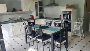 a kitchen with a table and chairs in it at Bois de Crâne in Landes-le-Gaulois