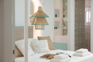 Posteľ alebo postele v izbe v ubytovaní Flora Apartments & Studios