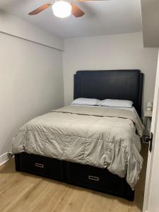 a bed in a bedroom with a ceiling fan at Lincoln Park Aparment with Backyard! in Chicago