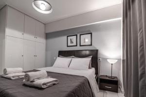 מיטה או מיטות בחדר ב-Thanos Luxury home