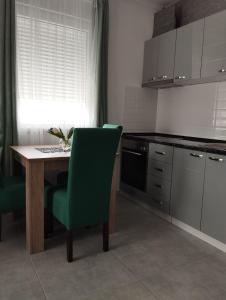 Kuhinja oz. manjša kuhinja v nastanitvi Apartman Green!!
