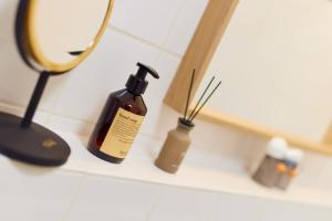 two bottles of soap and a mirror on a bathroom counter at STUDIO3 zentral und ruhig mit Parkplatz, 5 min z Bali-T und GOP, Boxspringbett in Bad Oeynhausen +45 photos