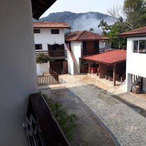a view of a courtyard of a house at Recanto Vizinho do Mar in Ubatuba
